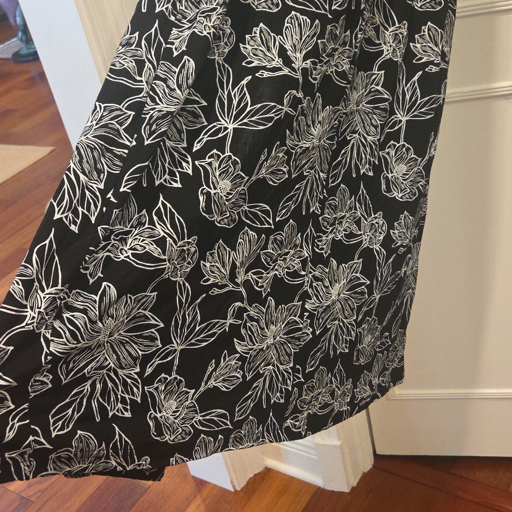 Beautiful, Sustainable, Maxi Wrap Dress In A Black/White Floral Pattern. Size S - Picture 9 of 13